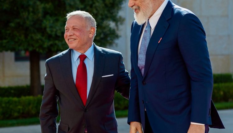 الملك يستقبل رئيس وزراء ألبانيا في قصر الحسينية