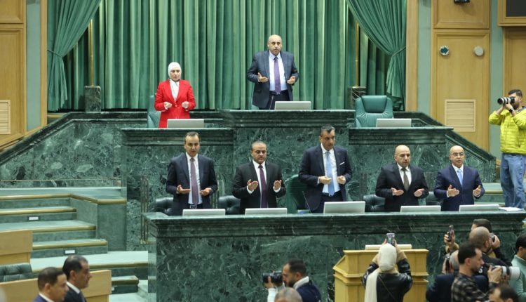 القاضي: يد الغدر الآثمة طالت وصفي التل وهو ثابت المبدأ.. والنواب يقرأون الفاتحة على روحه