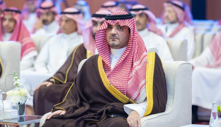 الأمير عبدالعزيز بن سعود يُكرّم الفائزين في كأس نادي الصقور 2025