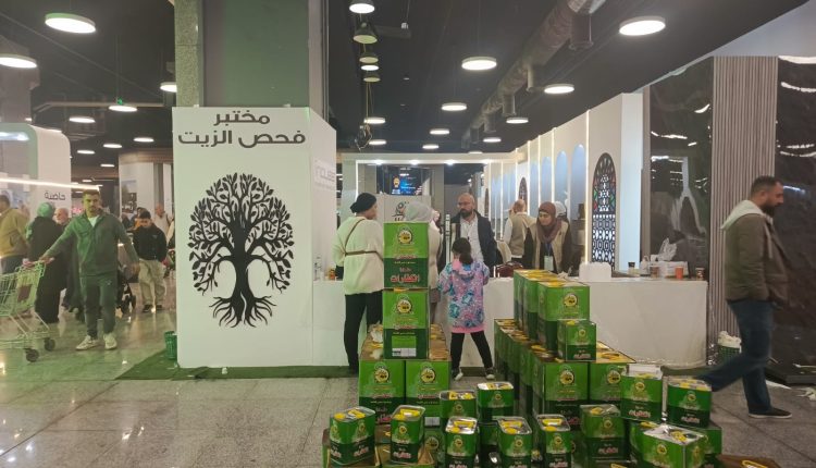 وزارة الزراعة: إقبال شديد على شراء زيت الزيتون وتعزيز فرق فحص الزيت في أرض المهرجان