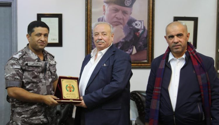 قيادة درك الوسط تكرّم رئيس لجنة بلدية مادبا الكبرى المهندس هيثم جوينات