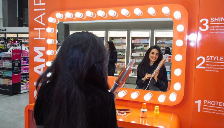 استمتعي بسحر شعركِ مع لمسة فريدة من SHEGLAM Hair، متوفر الآن في جميع متاجر دول الخليج العربي