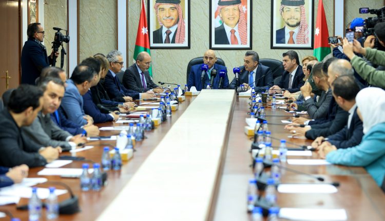 القاضي يترأس اجتماع لجنة الشؤون الخارجية النيابية مع وزير الخارجية