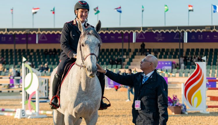 الفارس الإيطالي الطائر .. قصة عشق مع “قفز السعودية”