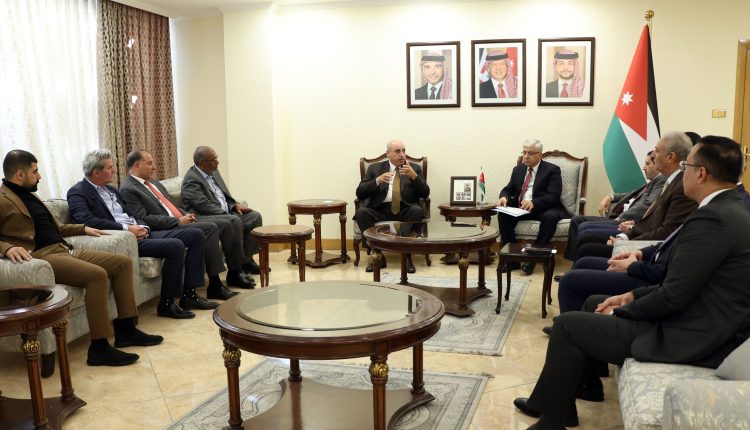 القاضي يدعو لجنتي البيئة والإدارية لاجتماع لمناقشة استراتيجية النظافة استنادًا لتوجيهات ولي العهد