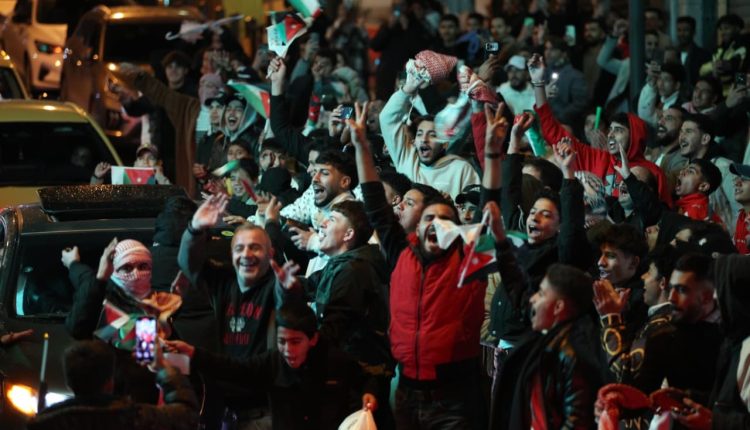 الجماهير الأردنية تخرج للشوارع احتفالا بتأهل “النشامى” إلى نهائي كأس العرب