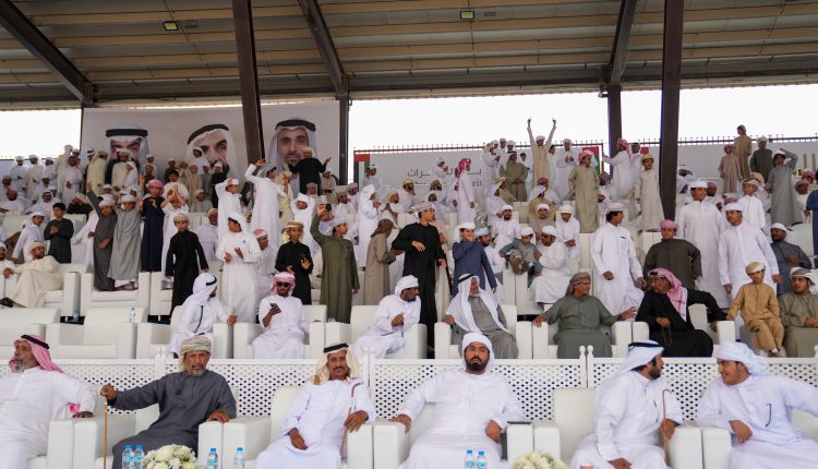 “الصيحة” تحفز الإبل المشاركة في “مزاينة مدينة زايد”