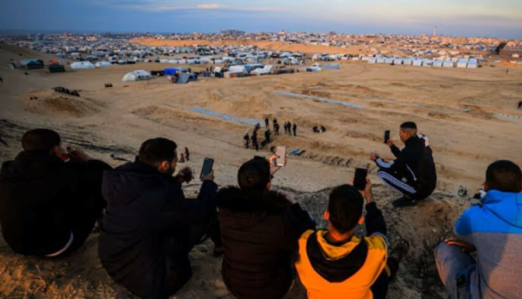 ” إسرائيل ” تسمح بدخول عشرات آلاف هواتف آيفون 17 إلى غزة وسط أزمة إنسانية