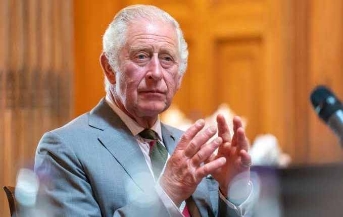 كيف خرق الملك تشارلز التقاليد الملكية في نهاية 2025؟