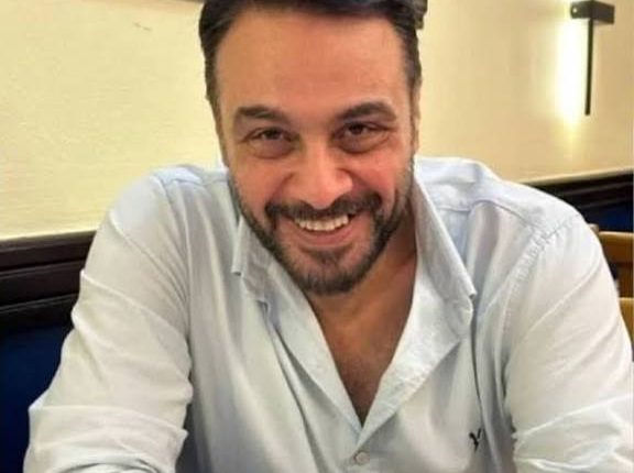 تفاصيل وفاة فنان مصري على يد زوج طليقته