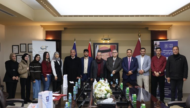 رئيس عمّان الأهلية يُكرّم الطلبة الفائزين في مسابقات وطنية