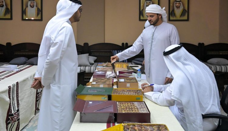 ختام منافسات مسابقة مزاينة وتغليف التمور في مهرجان الظفرة