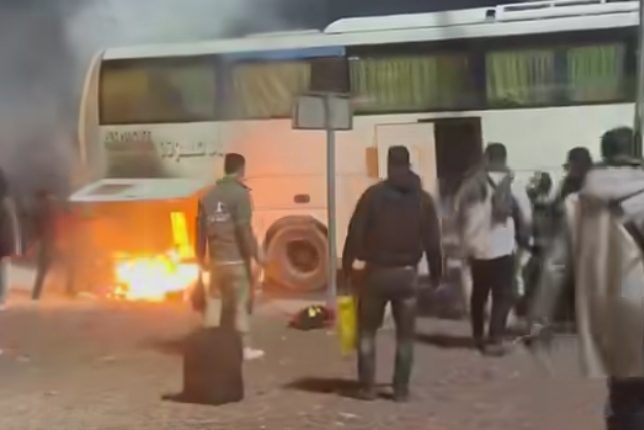 حريق حافلة بالعقبة دون إصابات.. تفاصيل