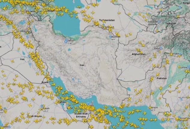 إيران تعيد فتح مجالها الجوي بعد إغلاق مؤقت