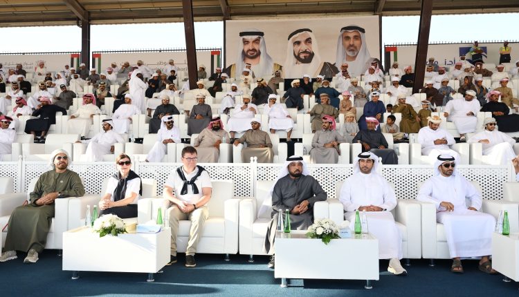 تتويج الفائزين في أشواط الحقايق التلاد بمهرجان الظفرة الختامي