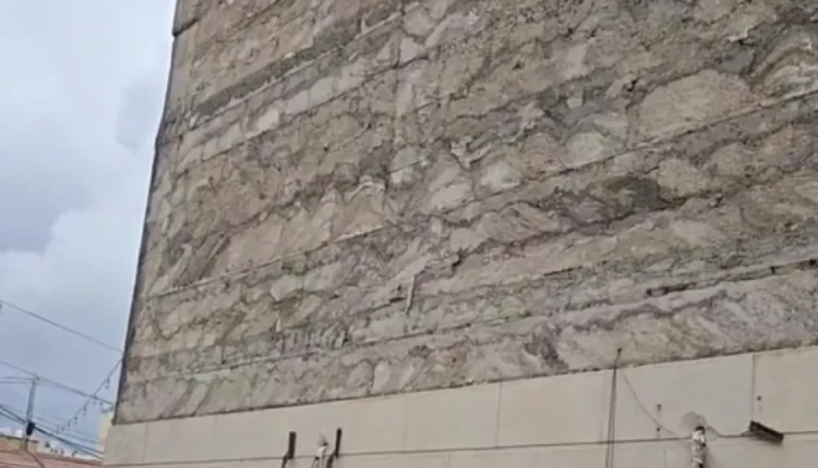 العتوم…لا إصابات نتيجة انهيار أجزاء من منشأتين تجاريتين