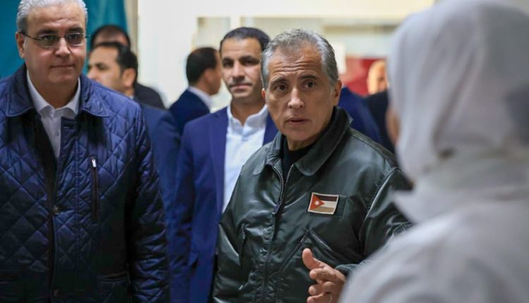 رئيس الوزراء يوجه برفع مستوى خدمات مركز صحي المفرق الأولي وتحسين مرافقه