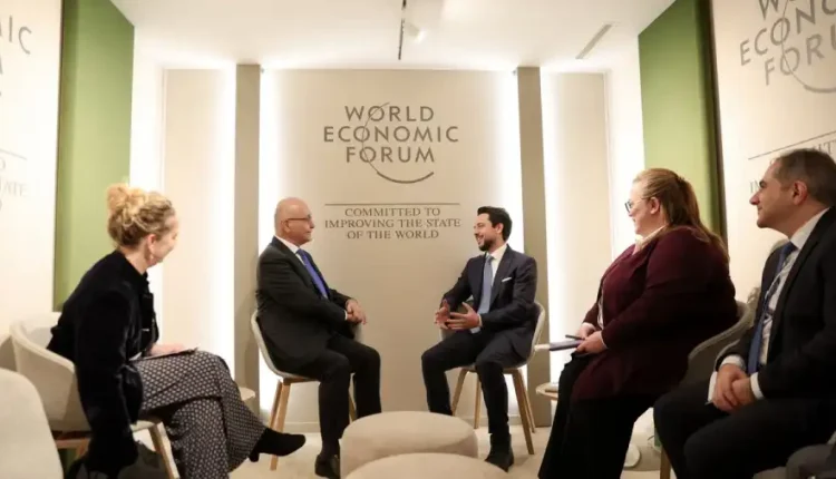 ولي العهد يلتقي في دافوس المفوض الأممي السامي لشؤون اللاجئين