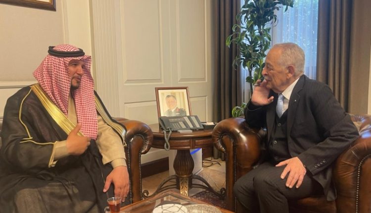 رحلة وفاء على ظهر جمل… سند دوريج من معان إلى بسمان مهنئًا الملك بعيد ميلاده