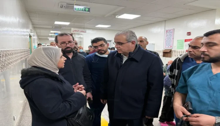 وزير  الصحة يوجه بتوسعة طوارئ الأمير حمزة والاستفادة من المستشفى الميداني