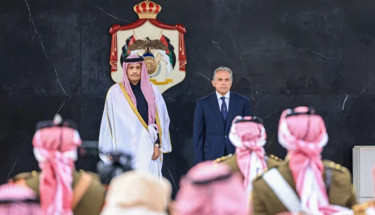 رئيس الوزراء يستقبل نظيره القطري في دار رئاسة الوزراء