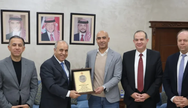 شركة زين تتبرع بـ3 ملايين دينار لإنشاء شبكة (واي فاي) في 1500 مدرسة حكومية