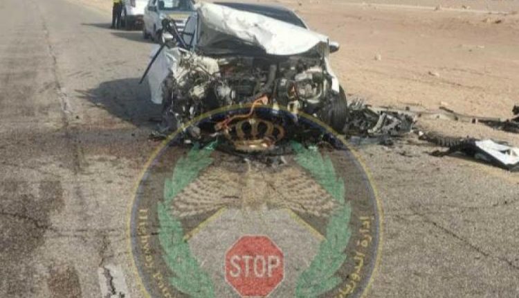 وفاة و3 إصابات بتصادم مركبتين على طريق وادي عربة