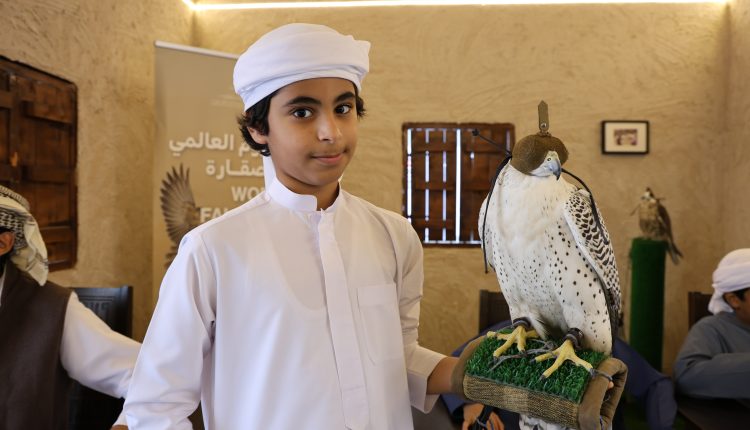نادي صقّاري الإمارات يُطلق فرعًا موسميًا لمدرسة محمد بن زايد للصقارة ضمن مهرجان الشيخ زايد