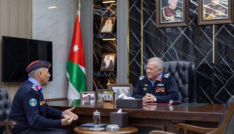 الملك يزور مديرية الأمن العام ويطلع على تجهيزاتها للتعامل مع الظروف الجوية