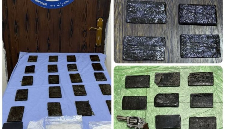 الاردن…. مكافحة المخدرات تلقي القبض على ثلاثة أشخاص على علاقات مع عصابات إقليمية لتهريب وتجارة المخدرات