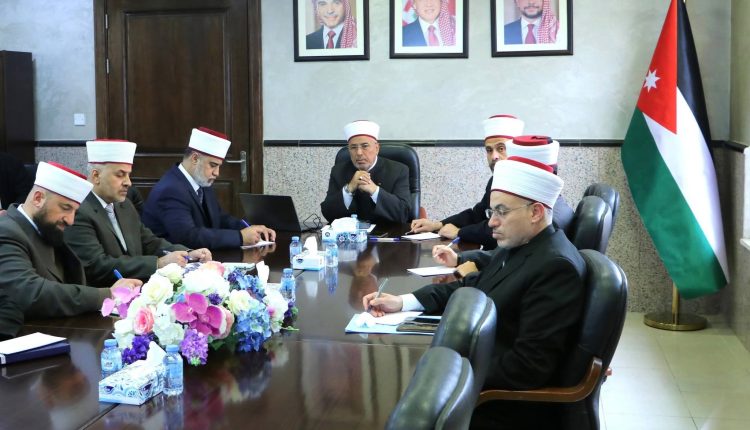 قاضي القضاة يترأس اجتماعًا لرؤساء المحاكم الشرعية