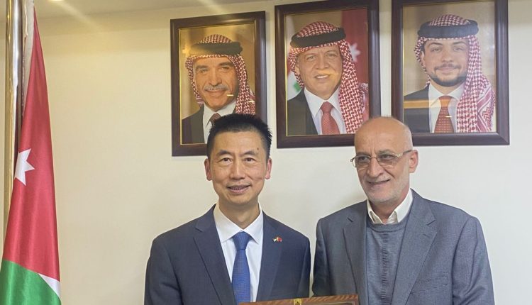 السفير الصيني يزور مقر اتحاد الناشرين الأردنيين ويؤكد استعداد بلاده لتوسيع التعاون الثقافي