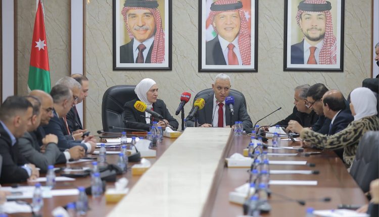 “الإعلام النيابية” تناقش تعزيز التنسيق بين وزارة الاتصال وهيئة الإعلام ونقابة الصحفيين