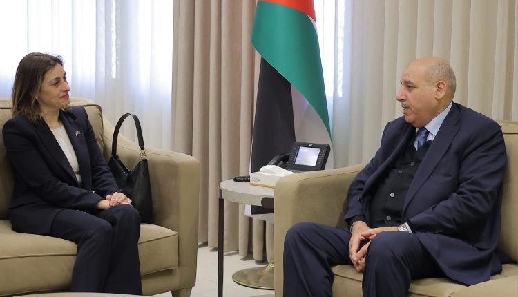 القاضي يلتقي السفيرة اليونانية