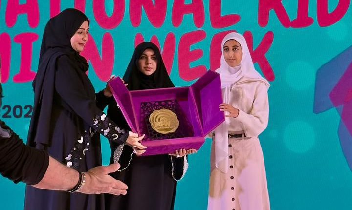  أسبوع الموضة للأطفال يكرم ‘أم الإمارات’ برسالة إنسانية وإبداعية”