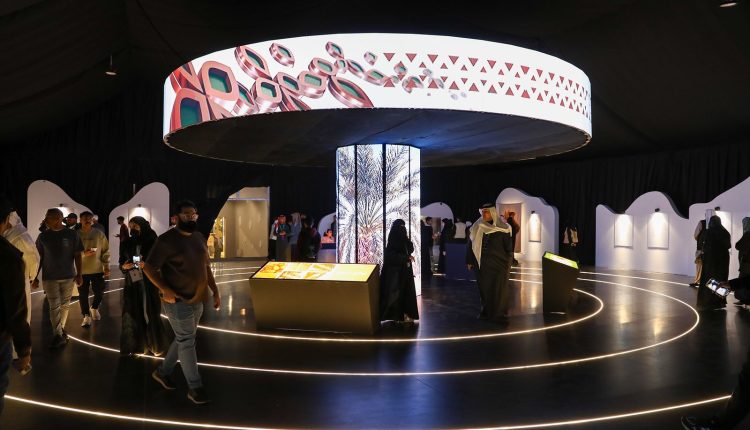 معرض ثقافي يعكس عمق النخلة في الهوية الأحسائية *إطلاق معرض “أغنية النخيل” ضمن فعاليات مهرجان تمور الأحساء المصنعة*