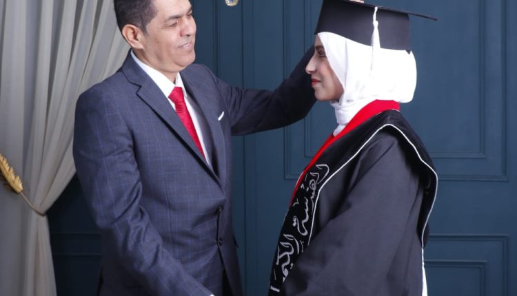 المهندسة اسماء المحارمة تناقش مشروع تخرجها 