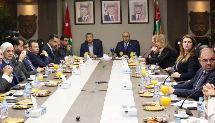 الميثاق الوطني ينظم ندوة حواريّة في الجامعةِ الأردنيّةِ تناقشُ دورَ العمل الطلابيّ في بناءِ جيلٍ أكثر مشاركة ومسؤوليّة