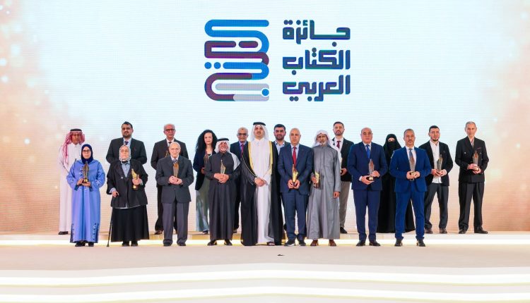 الشيخ ثاني بن حمد آل ثاني يكرم دار كنوز المعرفة لفوزها بثلاث جوائز في الدورة الثالثة لجائزة الكتاب العربي 2025-2026 بينها فئة إنجاز المؤسسات
