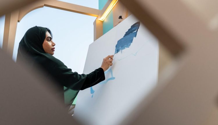 الرسم الحي يحوّل التراث إلى تجربة بصرية في مهرجان الوثبة للتمور