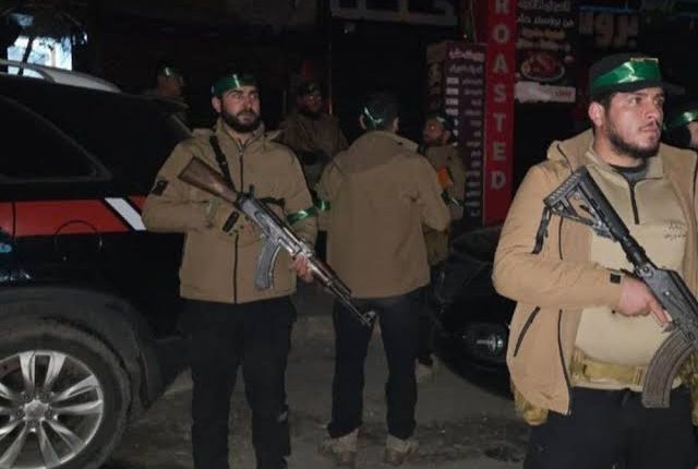 وزارة الدفاع السورية: توقف إطلاق النار في محيط أحياء بحلب