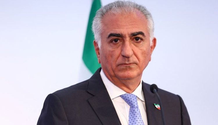 رضا بهلوي نجل الشاه يتعهد بالعودة لايران