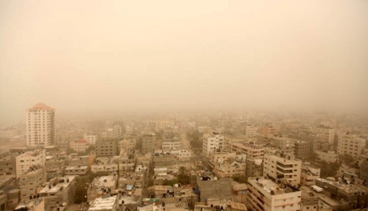 اضطراب جوي ورياح مثيرة للغبار الجمعة والسبت يعقبه ارتفاع ملموس على الحرارة اعتبارًا من الأحد