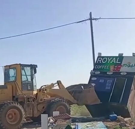 وزارة الأشغال تزيل الأكشاك المخالفة على شارع الـ100