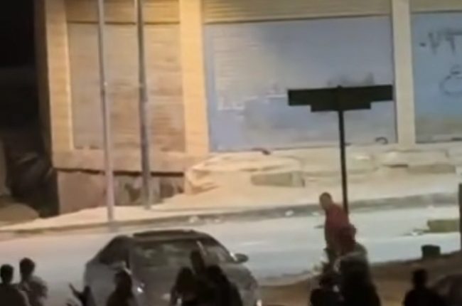 تحطيم مركبة مواطن في الحي الشرقي بمادبا إثر خلافات سابقة