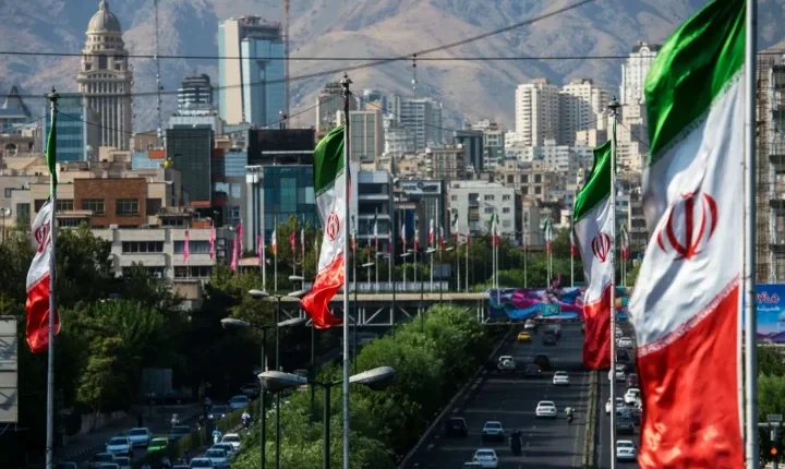 السفارة الأمريكية في طهران تطلب من مواطنيها مغادرة إيران بشكل فوري