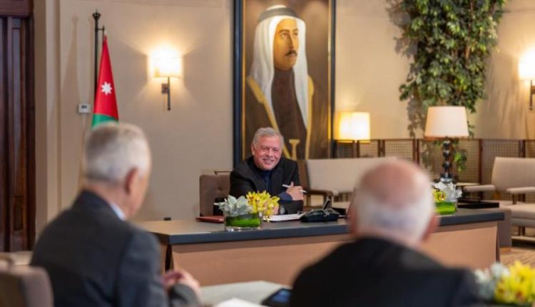 الملك يلتقي أصحاب مبادرات إنسانية وطنية ويؤكد أهمية ترسيخ قيم التطوع والتكافل