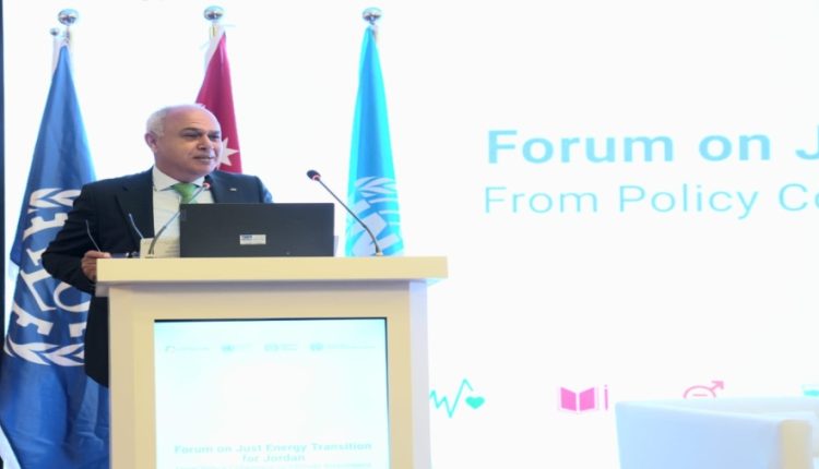 وزارة العمل تؤكد دورها المحوري في ضمان التحول العادل للطاقة وتعزيز فرص العمل