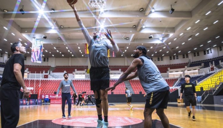 وفد المنتخب الوطني لكرة السلة يغادر إلى بيروت لخوض التصفيات الآسيوية المؤهلة لكأس العالم 2027