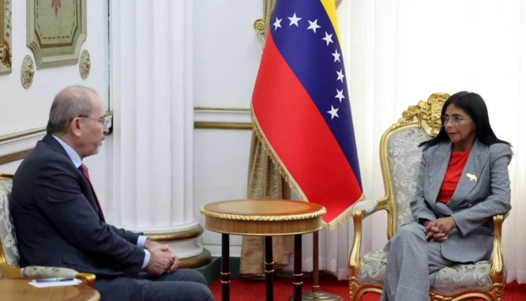 وزير الخارجية الأردني ينقل تحيات الملك للرئيسة الفنزويلية